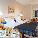 California Champs Elysees فندق 4*