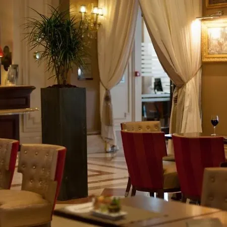 California Champs Elysees Parijs