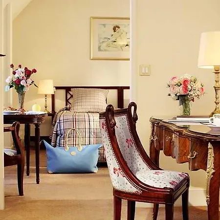 Hotell California Champs Elysees 4*