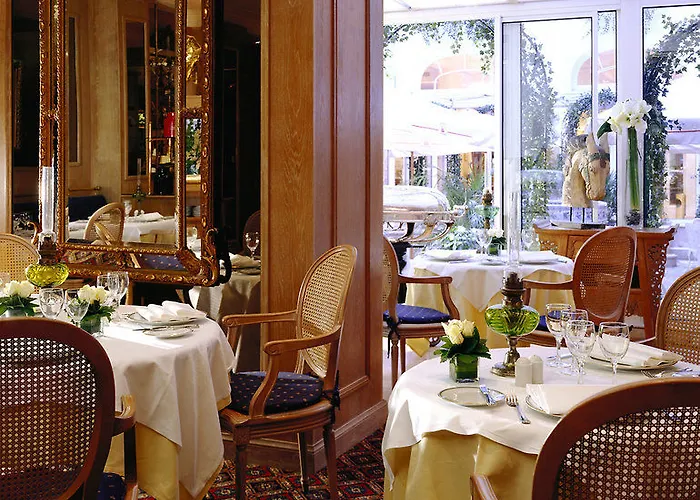 Hotel California Champs Elysees 4*