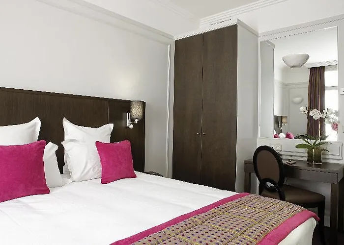 California Champs Elysees 4* Paris