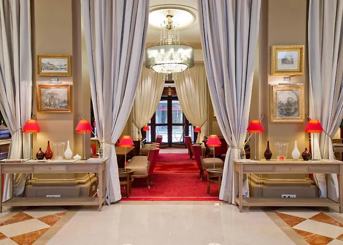 Hotel California Champs Elysees 4*