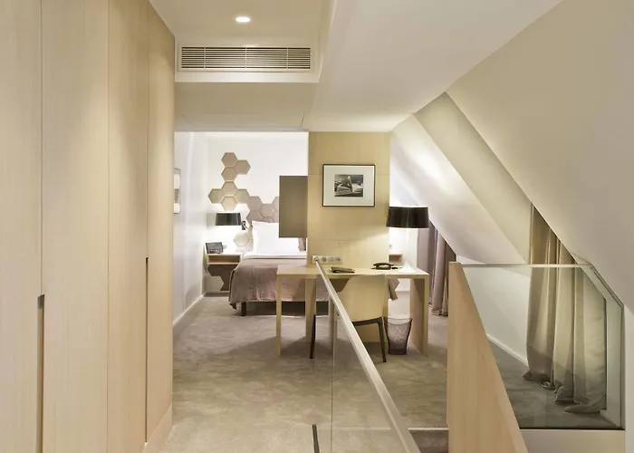 California Champs Elysees 4* Paris