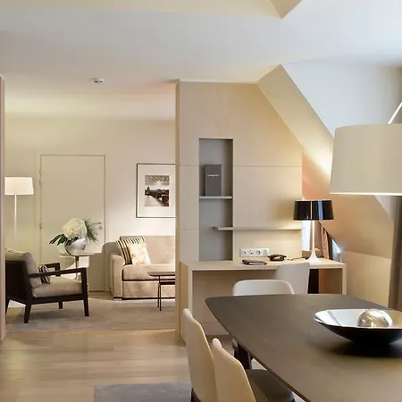 California Champs Elysees Hotell 4*