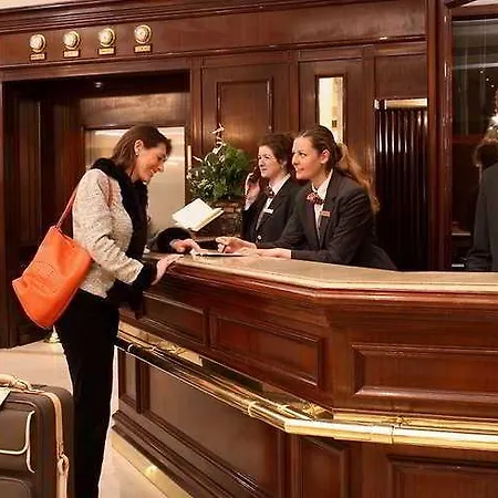 California Champs Elysees Hotel Paris