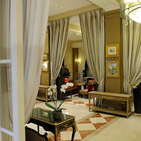 California Champs Elysees 4* Paris